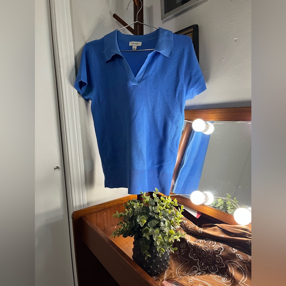 Short sleeve rib-knit polo shirt in blue